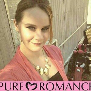 Meet your Posher, Kara